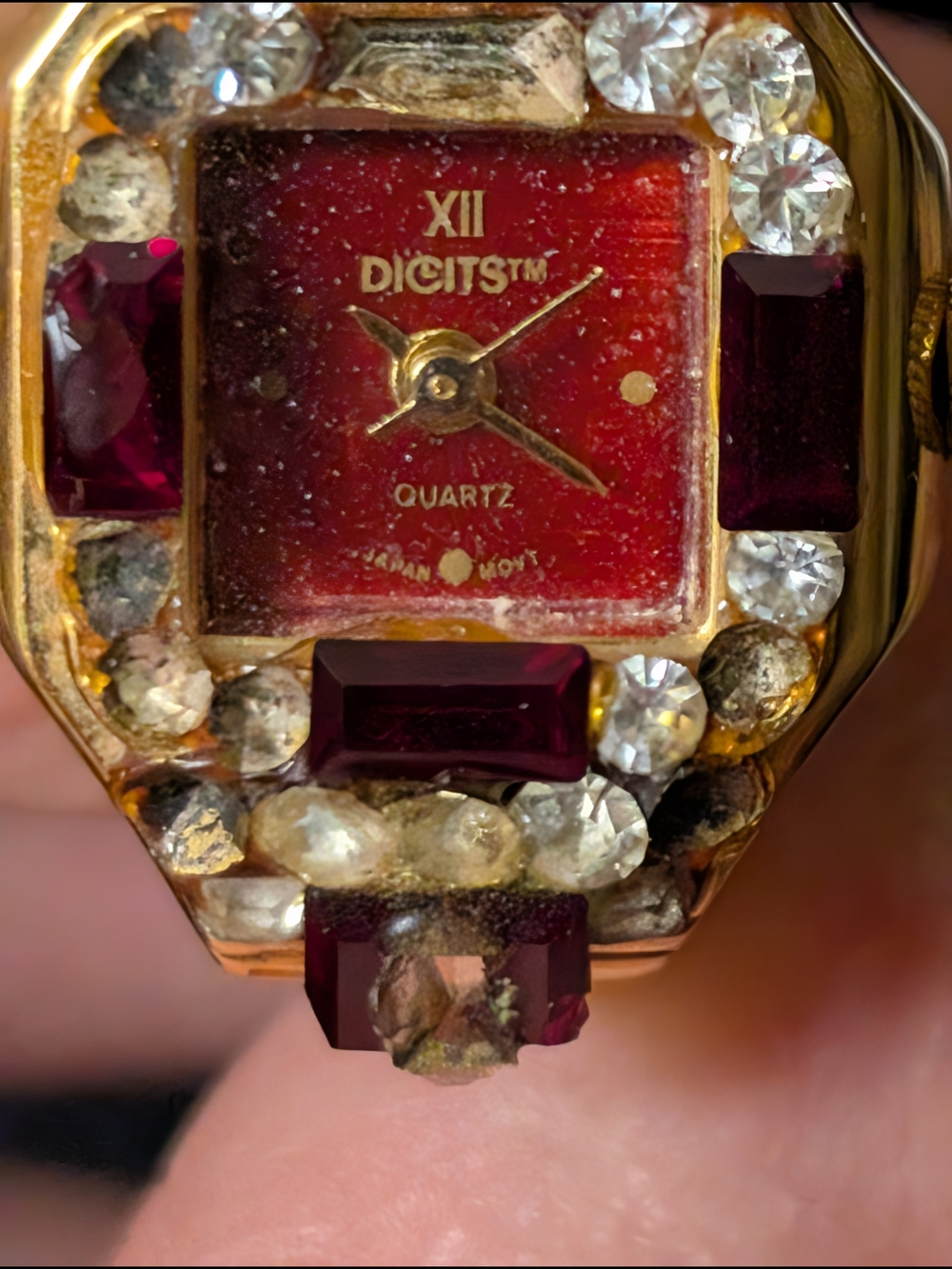 XII DIGITSTM Red Crystal Accent Quartz Ladies Finger Watch With Brand New Batter